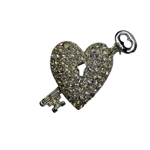 Unsigned silver toned Heart and Key crystal studded brooch pin - Picture 6 of 6